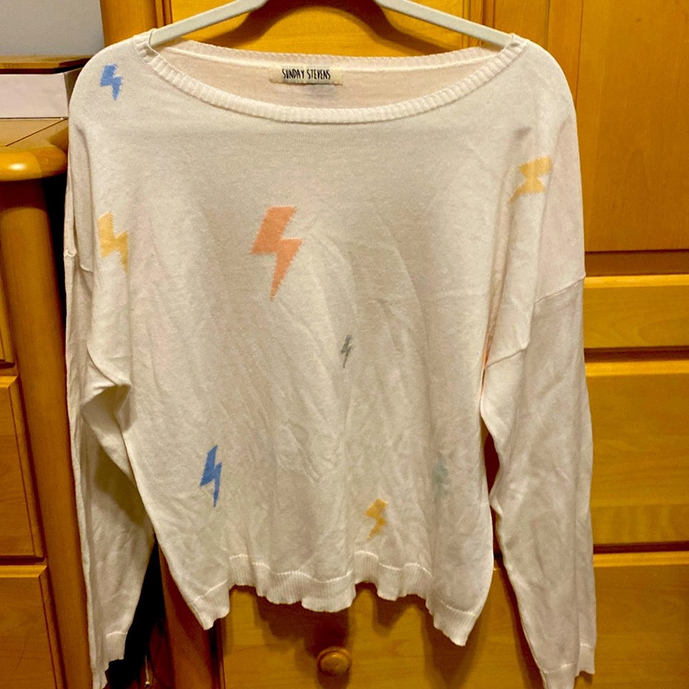 Lightweight sweater w lightning bolts